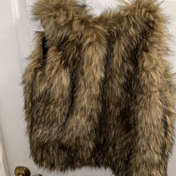 Girls Faux Fur Vest Coat🤎 - Picture 2 of 3